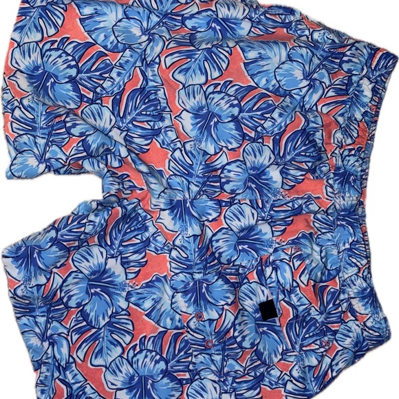 Vineyard Vines Blue Floral on Coral Men’s Swim Trunks - Picture 2 of 3